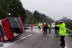 高速路突遇前車急停或急剎車咋辦? 搞懂這兩點, 保住小命!