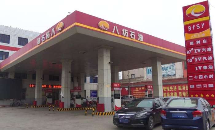 為啥私營加油站油價便宜還免費洗車? 知道內幕后, 車主冒了一身汗