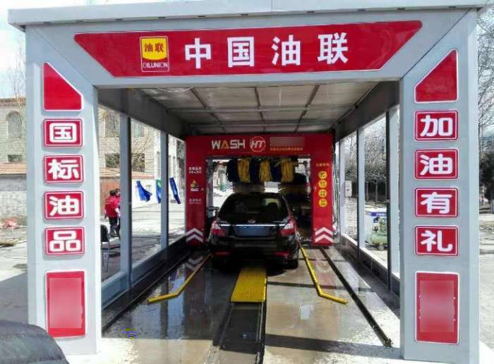 為啥私營加油站油價便宜還免費洗車? 知道內幕后, 車主冒了一身汗