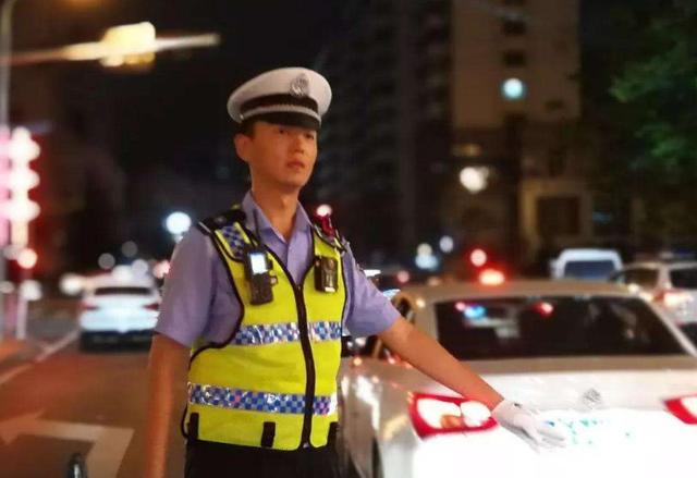 喝完一瓶啤酒過多久才能開車？交警：過了這個點，查不出一點酒精