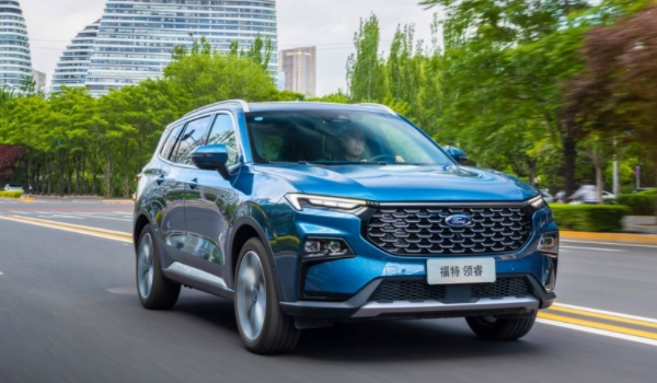 福特領睿2022款參數 全系使用1.5T發動機（車身4630/1935/1706/2726毫米）