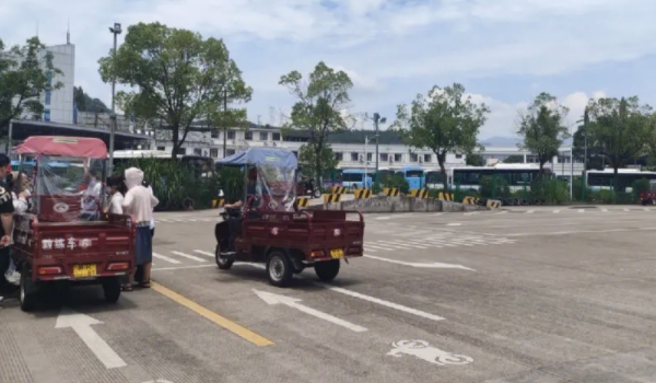 摩托車駕照怎么考 到駕校或車管所報名考取（共三科考試）
