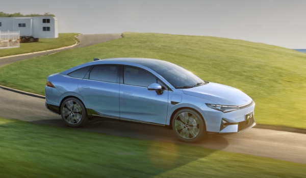 轎車和suv哪個(gè)好 各有好處（轎車舒適度高/suv空間大、通過性好）