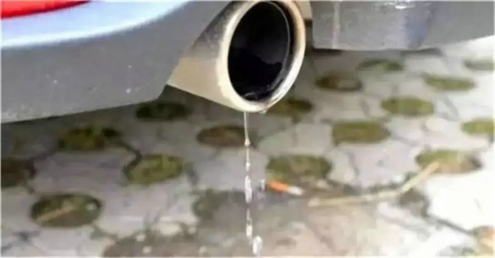 排氣管出水是什么情況