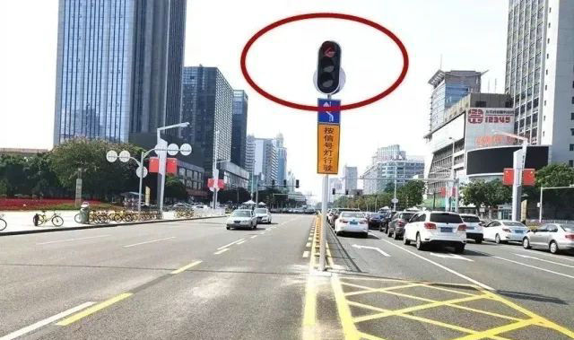 不按行進方向駛入導向車道怎么處罰