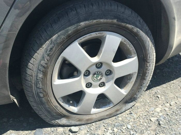 車輪沒氣還能繼續開么