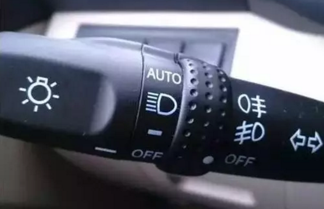 汽車auto開(kāi)關(guān)表示什么