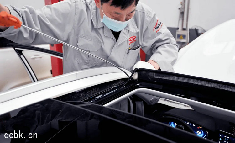 如何保養汽車天窗 汽車天窗的保養方法