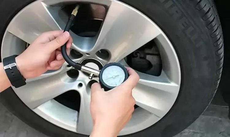 汽車胎壓出現異常該怎么辦