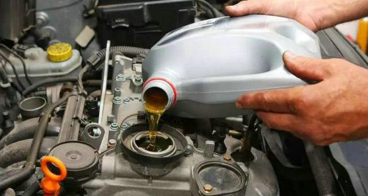 全合成機(jī)油多長時(shí)間一換 全合成機(jī)油更換周期