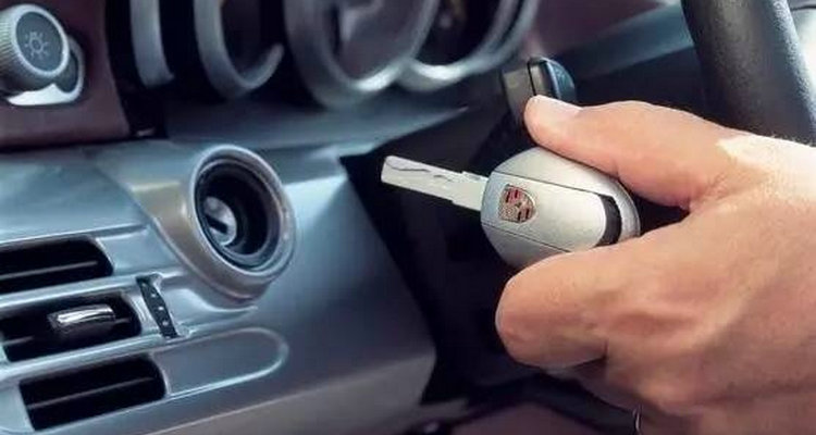 車子被鎖死了鑰匙無法啟動(dòng)什么原因