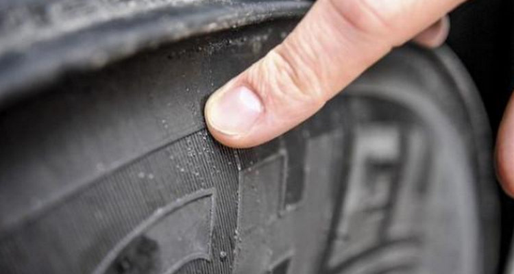 車外胎側面破了一點怎么辦