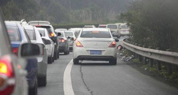 在高速公路上開車注意事項(xiàng)