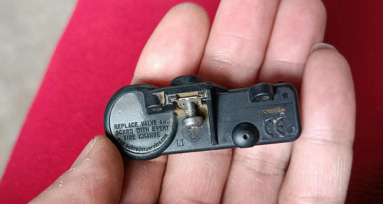 胎壓監測器電池怎么換