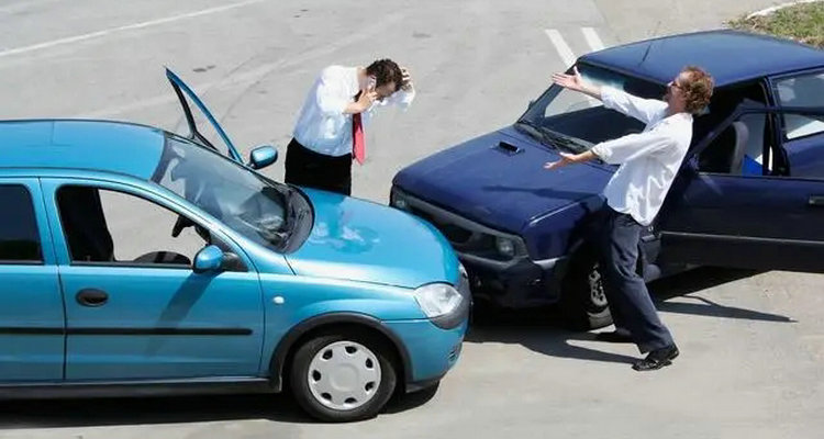 汽車發生事故了怎么處理