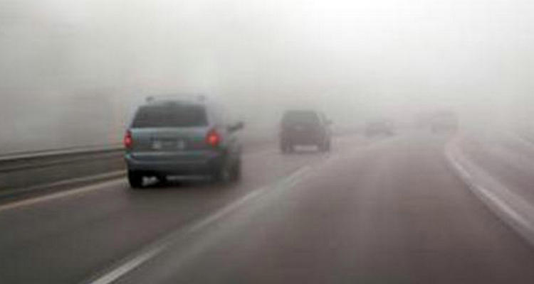 大霧天氣開車需要注意什么事項