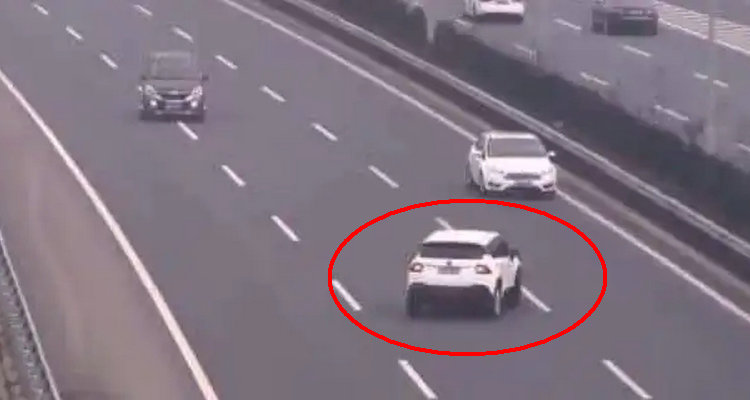 機(jī)動車在公路上逆行扣幾分