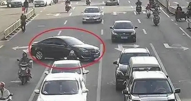 變道被后車蹭到側面算誰的責任