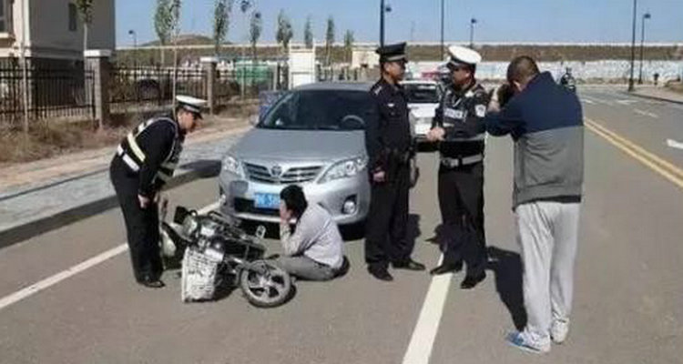 脫審車輛上路發生事故怎么辦
