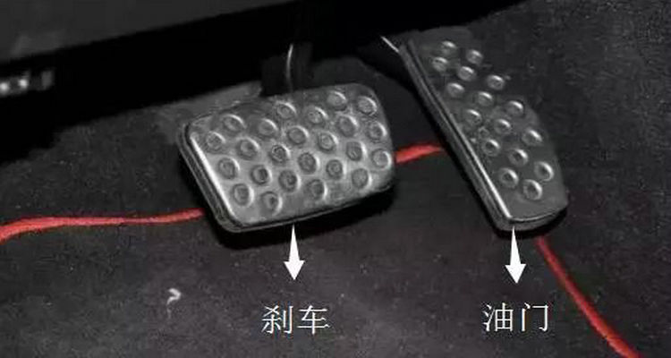 起步松離合的時(shí)候可以踩油門嗎