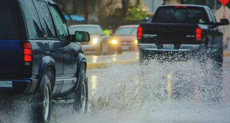 車窗沒關(guān)好下雨天進水了怎么辦