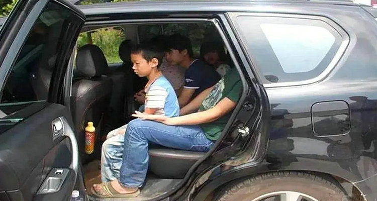 小車超載2個小孩子怎么處罰的