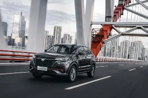 長安cs55plus藍鯨版2021款怎么樣，動力加速強勁（尺寸參數偏小）