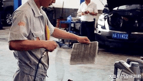 汽車開空調(diào)耗油？修車工說漏嘴，一個小動作，既制冷還省油！