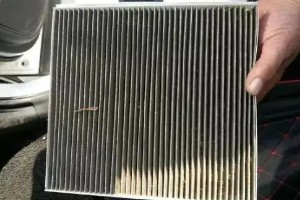 東南dx7的空調濾芯位置在哪里 在副駕駛的手套箱后面