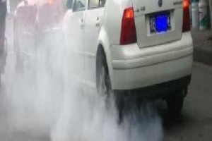 汽車(chē)尾氣超標(biāo)怎么解決 更換火花塞、三元催化器、清理進(jìn)排氣系統(tǒng)