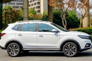 榮威rx5輪胎規格尺寸 235/45 r19(胎寬235mm)