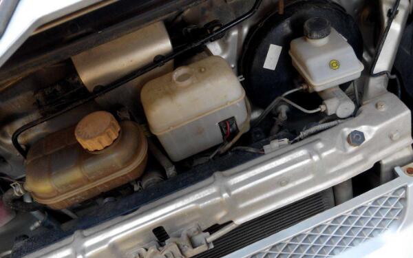 汽車冷卻系統(tǒng)中主要機件 發(fā)動機水箱怎么樣