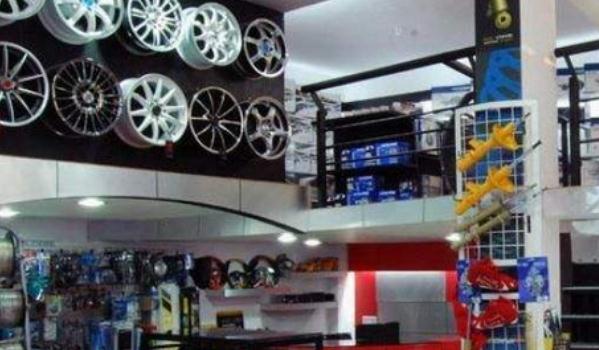 開個汽車飾品店需要多少錢，根據(jù)規(guī)模大小來決定（通常10萬左右