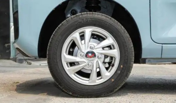 五菱宏光miniev輪胎尺寸 輪胎型號(hào)為145/70 r12