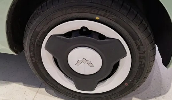 五菱宏光miniev輪胎尺寸 輪胎型號(hào)為145/70 r12