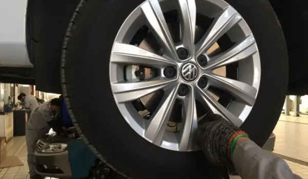 大眾寶來輪胎規格型號 采用兩種規格型號（195/65 R15和205/55 R16）