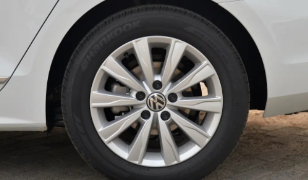大眾速騰輪胎型號規格 采用兩種輪胎規格（205/55 R17和225/45 R18）