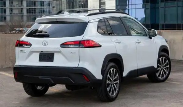 豐田鋒蘭達(dá)的尺寸多少 車身長(zhǎng)達(dá)4.4米(車身軸距為2640mm)