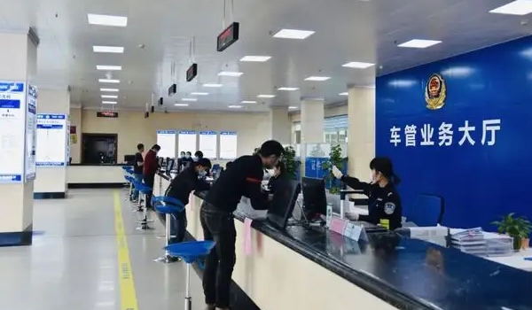 車管所上班時(shí)間周六周日上班嗎 周末不上班（具體時(shí)間依據(jù)政府發(fā)布的規(guī)定）