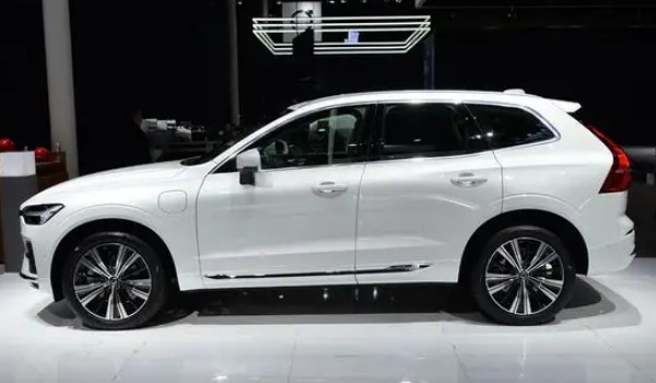 沃爾沃xc60油電混合版價(jià)格 新車僅售29萬(wàn)一臺(tái)(沒有混動(dòng)車型)