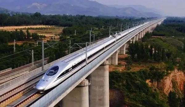 動車和高鐵有什么區別，有四個明顯的區別（車次/速度/鐵軌/行駛要求）