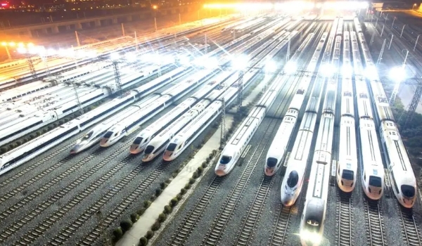 動車和高鐵有什么區別，有四個明顯的區別（車次/速度/鐵軌/行駛要求）