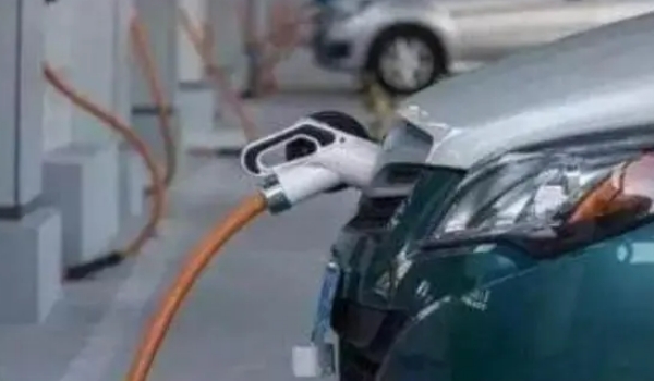 插電混動好還是油電混動好，插電混動油耗更低（油電混動更便利）