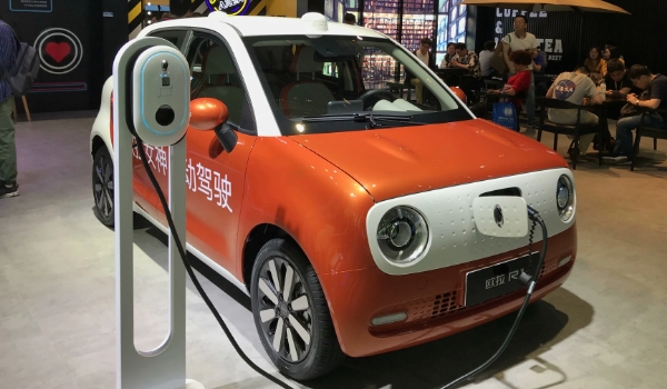 10萬(wàn)元內(nèi)最好電動(dòng)汽車(chē)，宏光MINIEV價(jià)格最低銷(xiāo)量最高