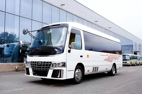 豐田考斯特9座商務車多少錢，市場報價90萬起（裸車最高優惠12萬）