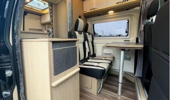福特小房車16.8萬，內裝精致全面（適合兩人旅行）