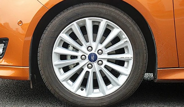 福特福克斯輪胎型號規格 輪胎型號235/40 r18(固特異輪胎)