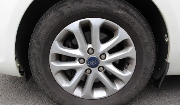 福特福克斯輪胎型號規格 輪胎型號235/40 r18(固特異輪胎)