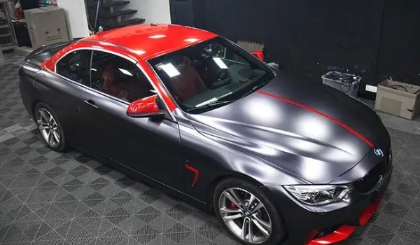 汽車貼膜多少錢，價格最低幾百元左右（不過材料劣質）
