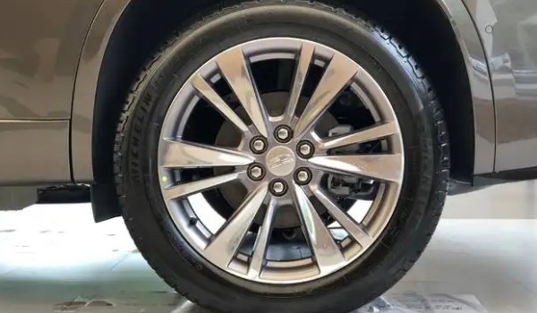 凱迪拉克xt6輪胎規格 輪胎型號235/55 r20(米其林輪胎)